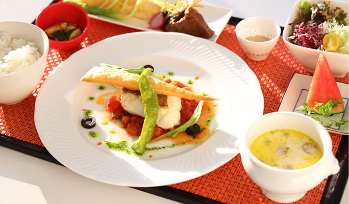 専任シェフによるお食事